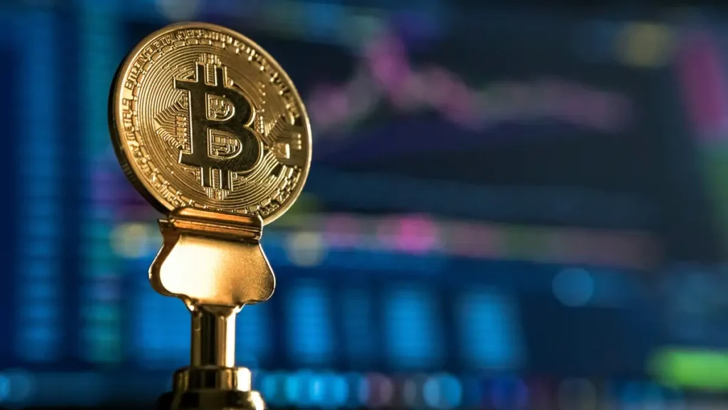 Прогноз курса Биткоина: когда выгодно обменять BTC на гривны?