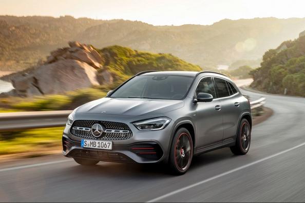 Где найти редкие кузовные детали на Mercedes GLA 250: разборка против официального сервиса